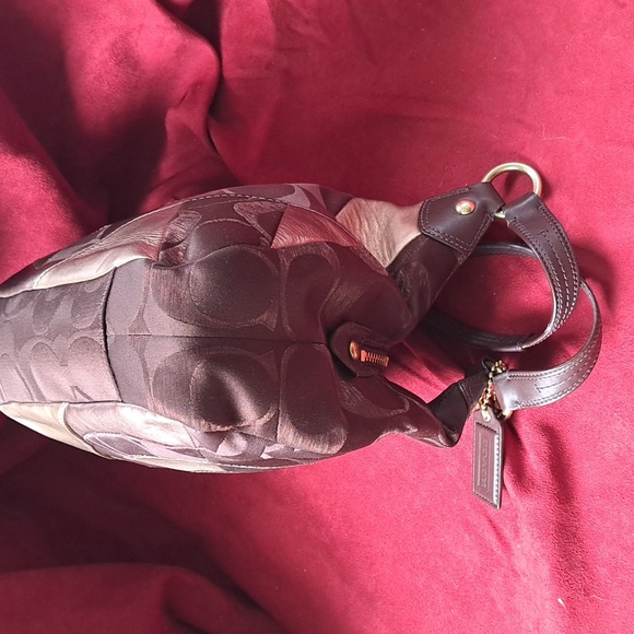 🎁 New Coach Limited Edition Signature Shoulder Bag NewExcellent Condition - Picture 7 of 12